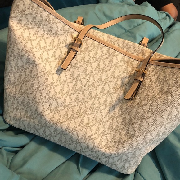 Michael Kors Handbags - Michael Kors jet set tote